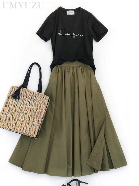 ブラック／Tシャツ＋グリーン／スカート